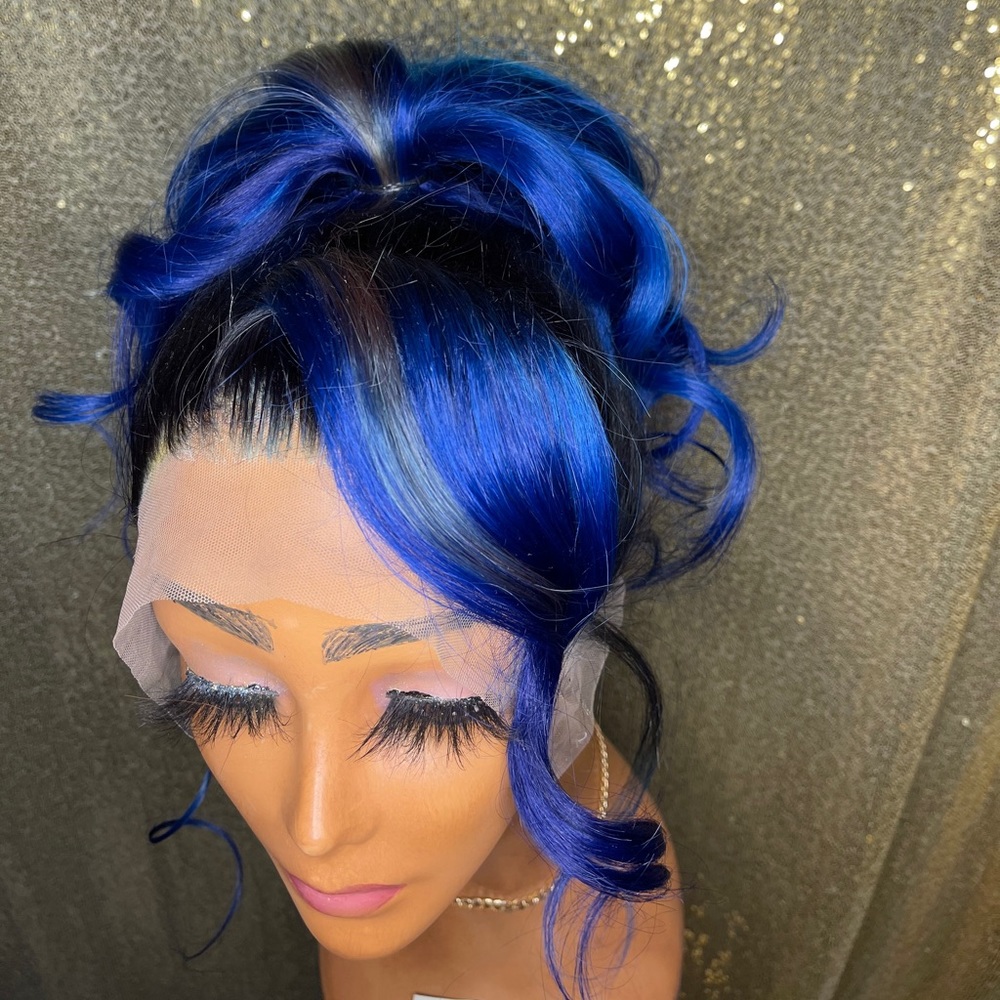 Lace front wig - Picture 6 of 12